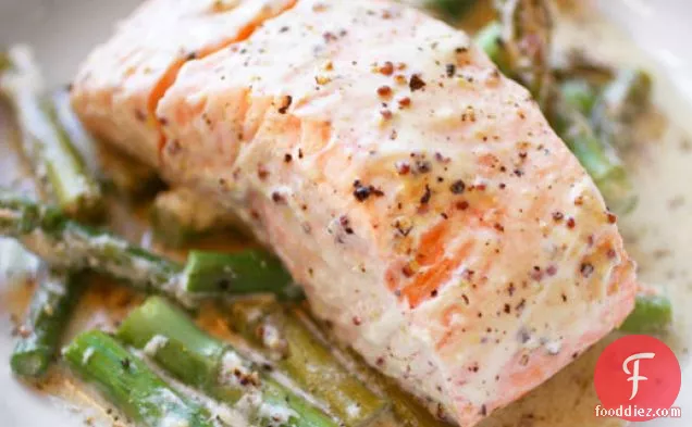 Mustardy Salmon in a Packet with Asparagus