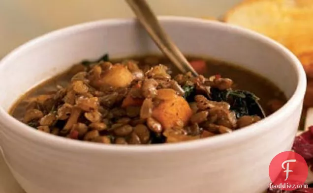 बेलसमिक-भुनी हुई सर्दियों की सब्जियों के साथ दाल का सूप