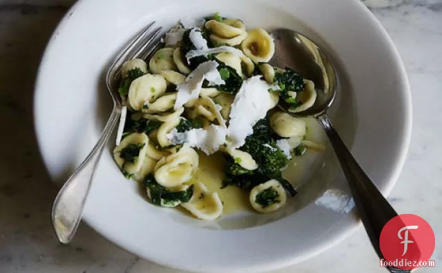 The Country Cooking of Italy's Orecchiette with Broccoli Rabe