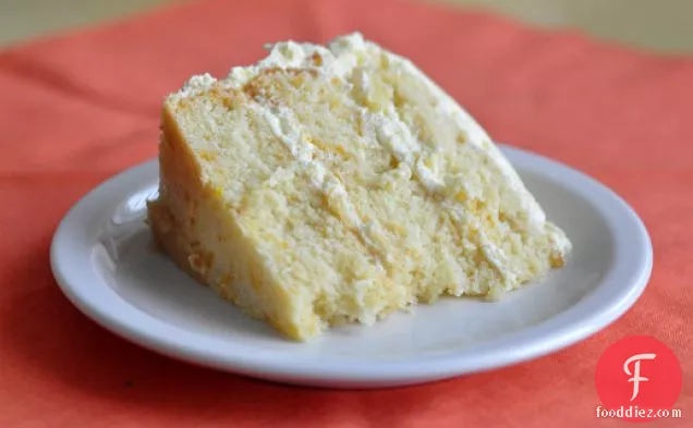 पिग पिकिन केक (अनानास व्हीप्ड क्रीम फ्रॉस्टिंग के साथ मैंडरिन ऑरेंज केक)