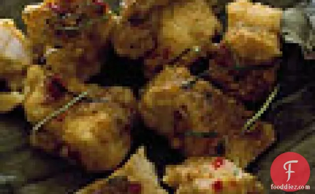 केले के पत्तों में उबली हुई कैटफ़िश