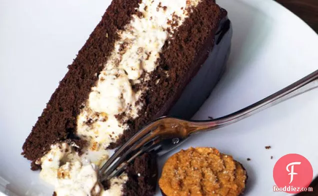 चॉकलेट अदरक पीच आइसबॉक्स केक