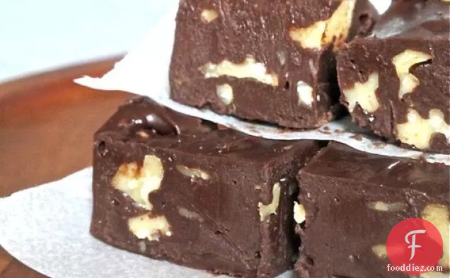 Super-Easy Chocolate Walnut Fudge