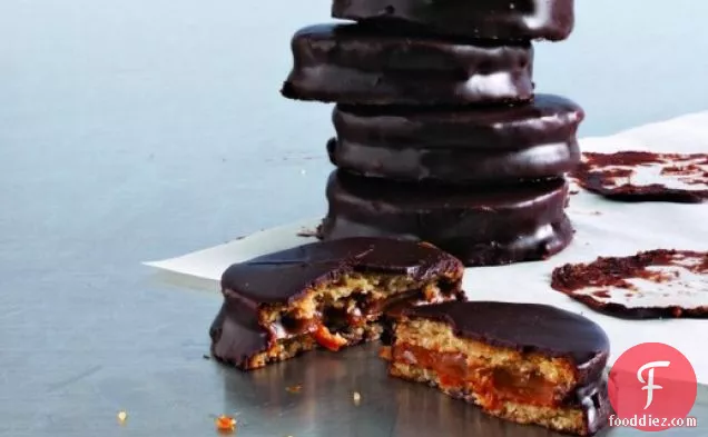 Fine Cooking's Chocolate-Covered Sandwich Cookies with Dulce de Leche