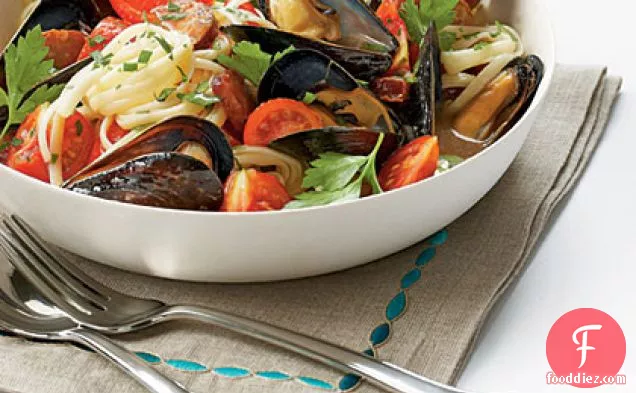 Mussels with Smoked Sausage and Tomatoes