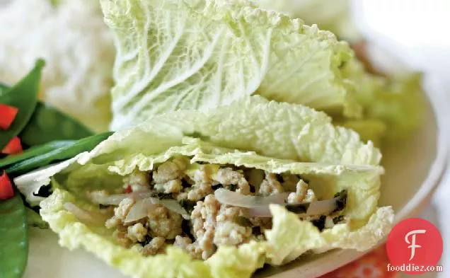 गोभी के पत्तों में थाई चिकन