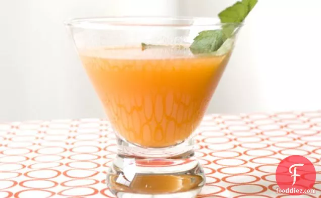 Drinking in Season: Apricot and Mint Cocktail