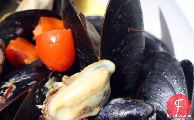 The Secret Ingredient (Saffron): Mussels with Saffron and Tomatoes
