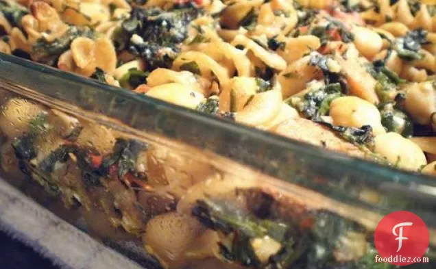 स्वस्थ और स्वादिष्ट: चिकन सॉसेज, छोले, और गार्लिक साग के साथ पूरे गेहूं का पास्ता