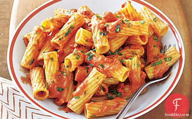 Rigatoni in Creamy Tomato Sauce