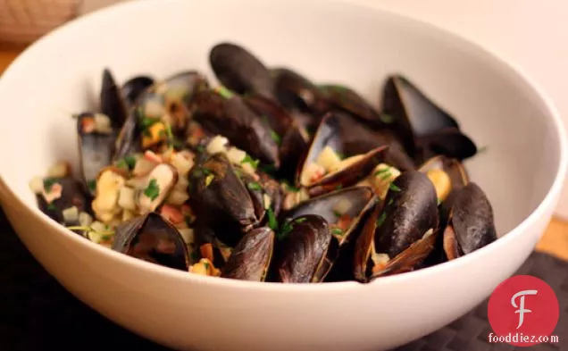 Dinner Tonight: Mussels with Fennel and Bacon
