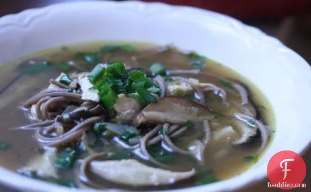 आठ रुपये में खाएं: अदरक-सोया चिकन नूडल सूप