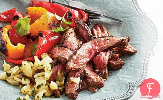 अनानास चिमिचुर्री के साथ एस्प्रेसो-रगड़ स्कर्ट स्टेक