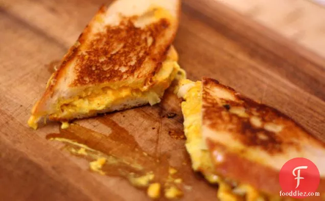 Dinner Tonight: Grilled Cheddar and Fennel Sandwiches with Curry Mayo