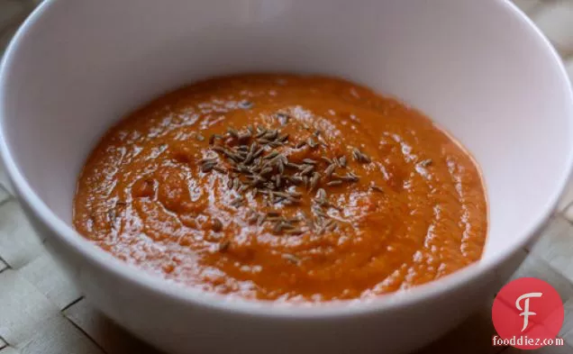 डिनर टुनाइट: टोस्टेड जीरा के साथ लाल मिर्च का सूप