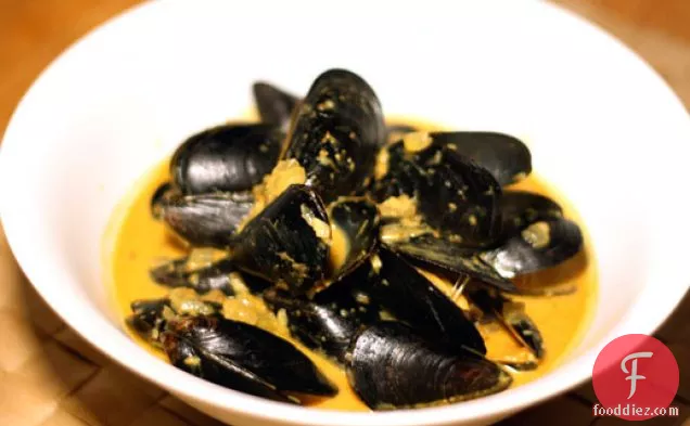 Dinner Tonight: Mussels in Goan Sauce (Thisri)