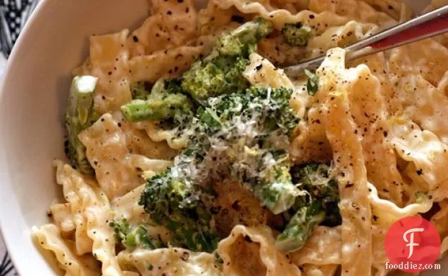 Dinner Tonight: Pasta with Broccoli, Goat Cheese, and Oregano