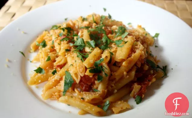 डिनर टुनाइट: फूलगोभी और एंकोवी के साथ पास्ता