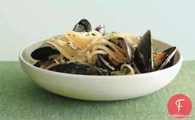 Linguine with Mussels and Fresh Herbs