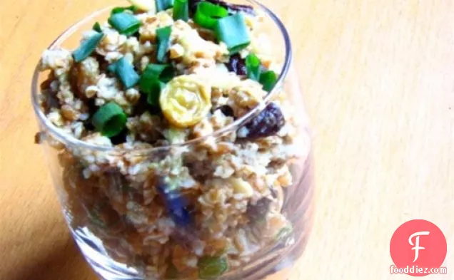 Healthy & Delicious: Bulgur Wheat Salad with Avocado, Raisins, and Almonds