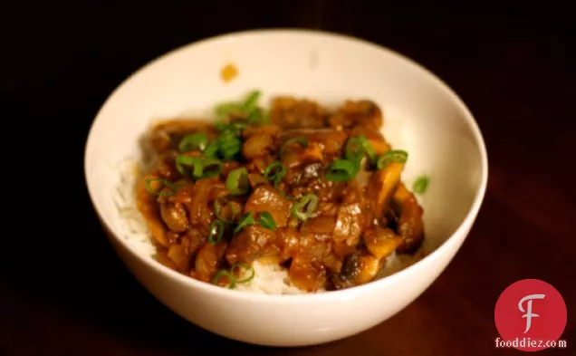 Dinner Tonight: Mushroom Bhaji (Mushrooms in Tomato-Onion Sauce)