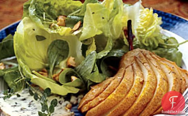 थाइम वेरजस ड्रेसिंग के साथ हनी-भुना हुआ नाशपाती सलाद