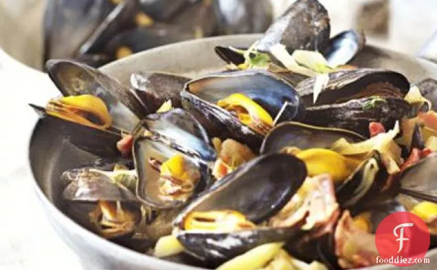 Steamed mussels with leeks, thyme & bacon