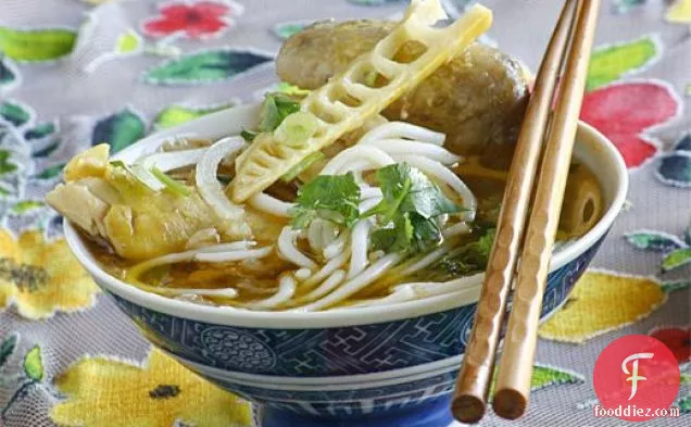 Bun Mang Ga (Vietnamese Bamboo Shoots and Chicken Vermicelli Rice Noodle Soup)