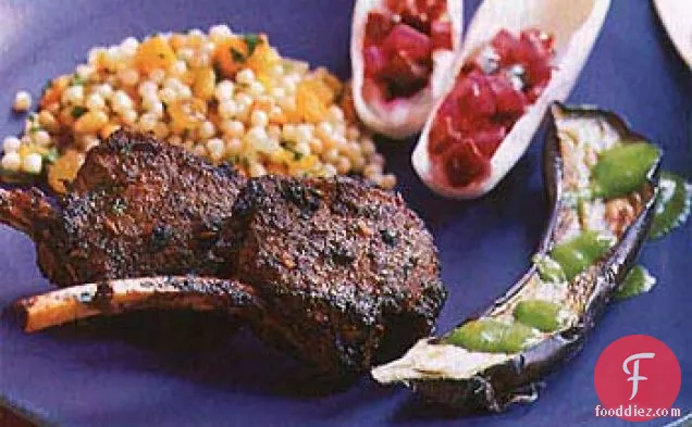 लहसुन दही ड्रेसिंग के साथ अंत में बीट और जीका