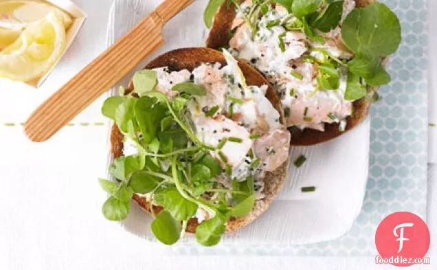 Salmon & chive bagel topper