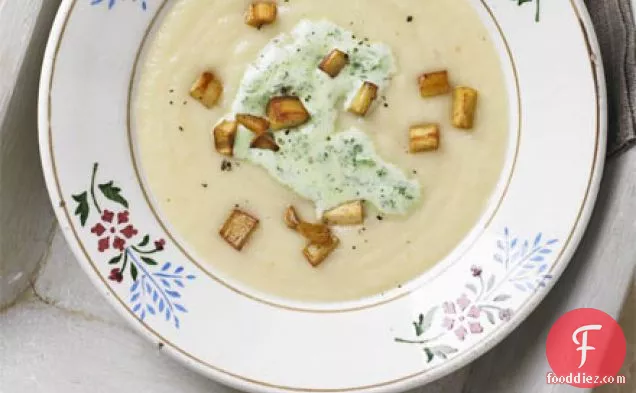 Parsnip soup with parsley cream