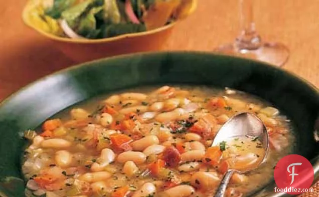 प्रोसिटुट्टो के साथ टस्कन व्हाइट बीन सूप