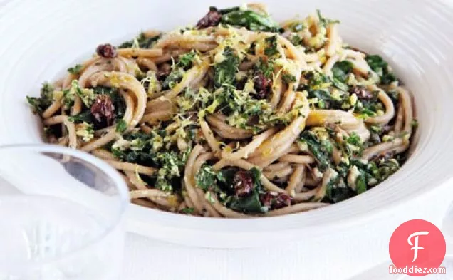 Spaghetti with spinach & walnut pesto