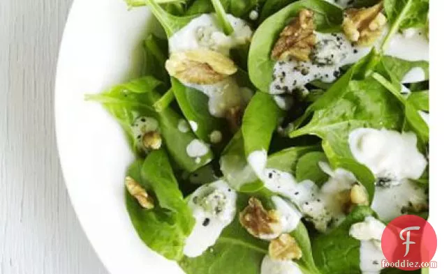 Spinach & walnut salad with blue cheese dressing