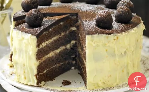 चॉकलेट, ऑरेंज और बादाम सिमेल केक