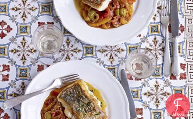 Hake with stewed peppers