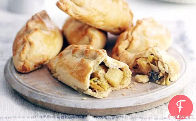 Leek, cheese & potato pasties