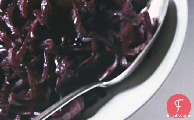 Spiced red cabbage with prunes