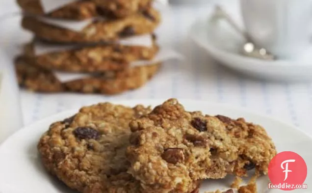 Maple, pecan & raisin oaty cookies