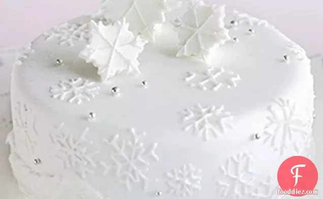 Sparkling snowflake cake
