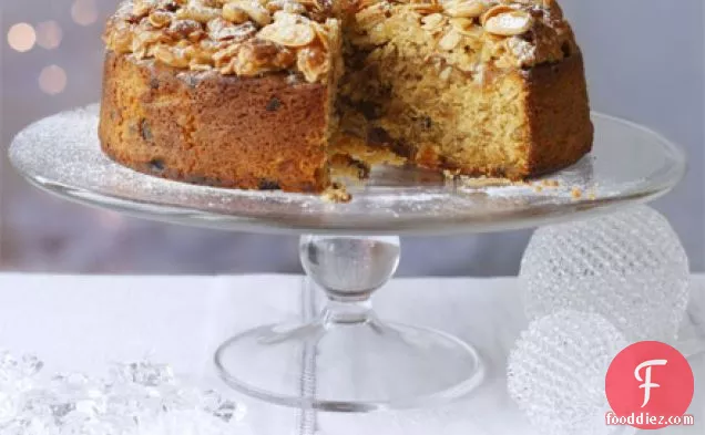 Apricot & almond fruitcake