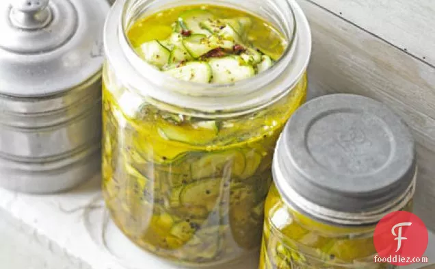 Crunchy courgette pickle