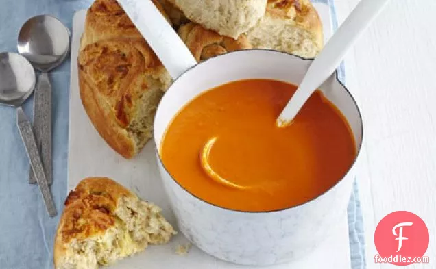 Tomato soup with tear & share cheesy bread
