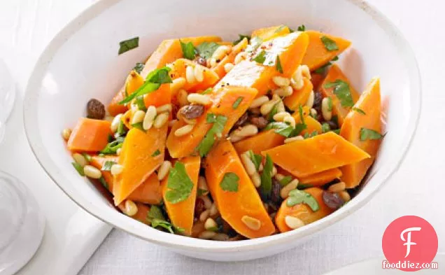 Carrots with pine nuts, raisins & parsley