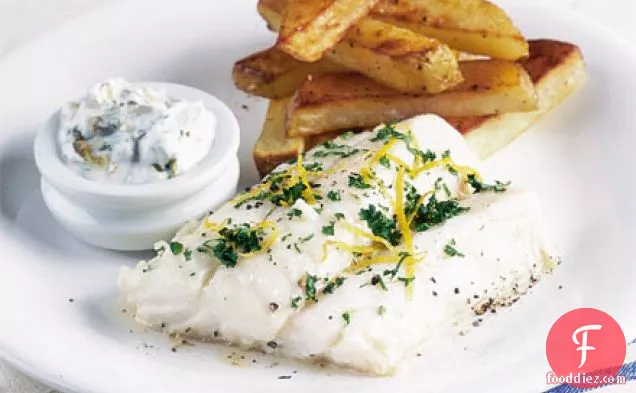 Healthy fish & chips with tartare sauce