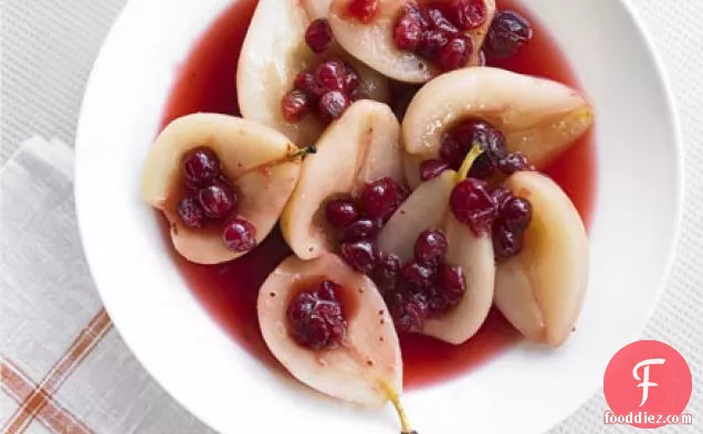 Poached pears in spiced tea
