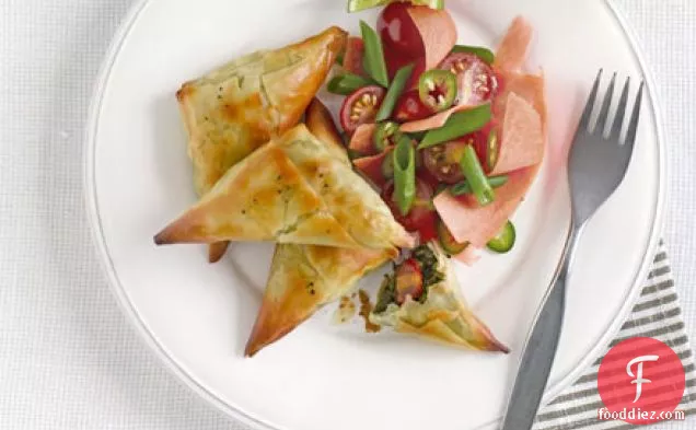 Spinach samosas with Indian salad