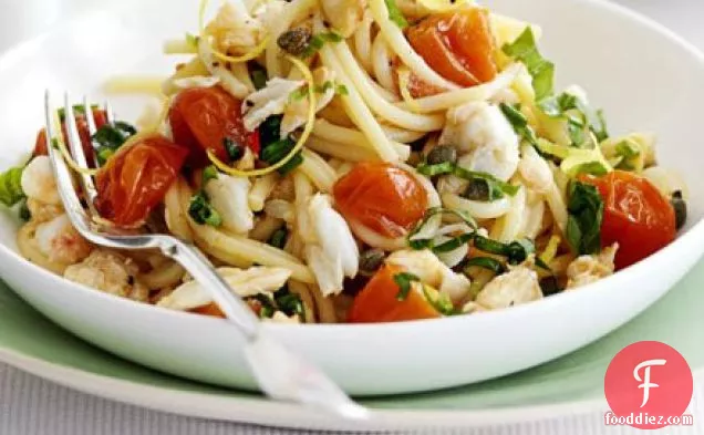 Spaghetti with crab, cherry tomatoes & basil