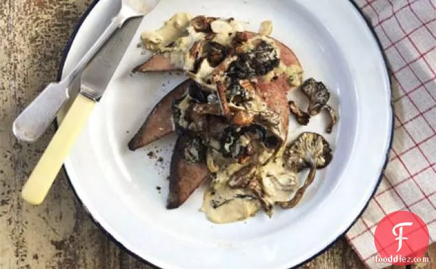 Liver with wild mushrooms
