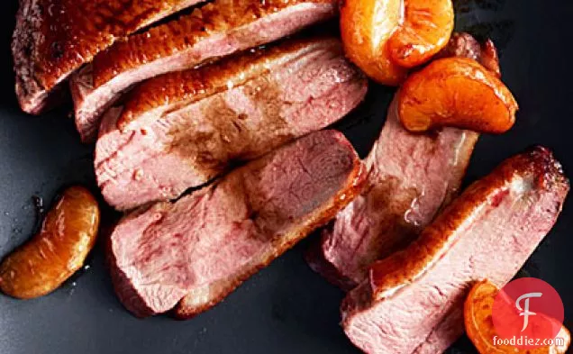 बाल्समिक-घुटा हुआ कीनू के साथ खस्ता बतख स्तन